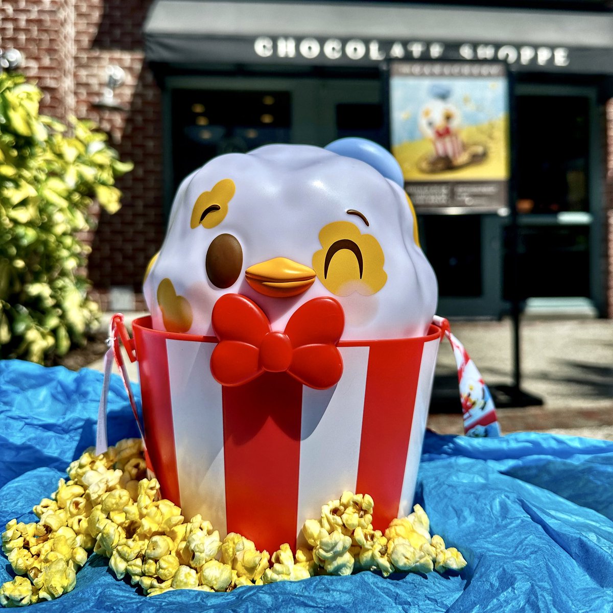 Look at the Donald Duck Popcorn Bucket that was released today! It’s themed after the new Donald Duck Munchling. 🍿💙🍿
.
#Munchlings #DisneyPopcornBucket
#DonaldDuckMunchling #Munchling
#TuckDoesDisney #DisneyBlogger
#DisneyMunchlings #DonaldDuck
#WaltDisneyWorld #Disney ✨