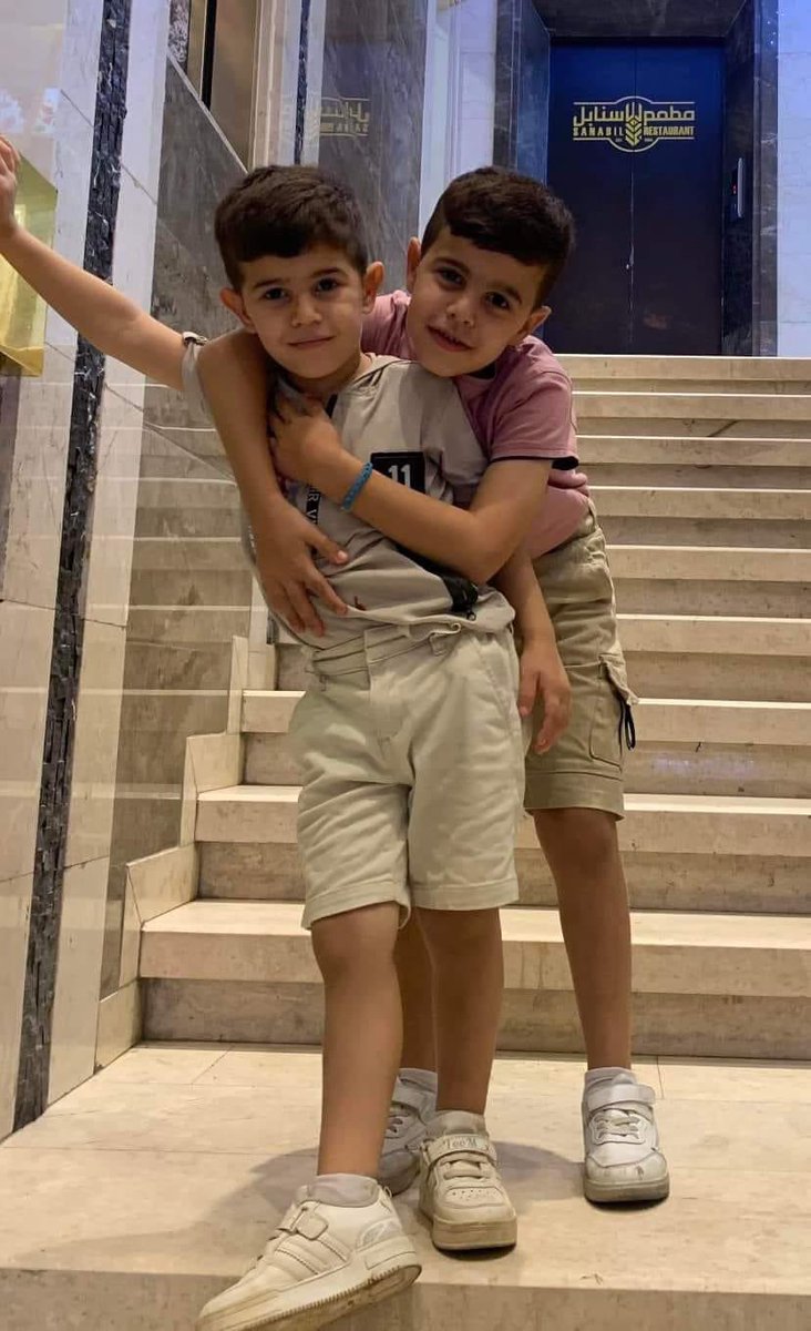 The brothers Karim Mohamed Al-Masri, 8 years old, and Ahmed Mohamed Al-Masri, 5 years old, were killed by the Israeli army.
