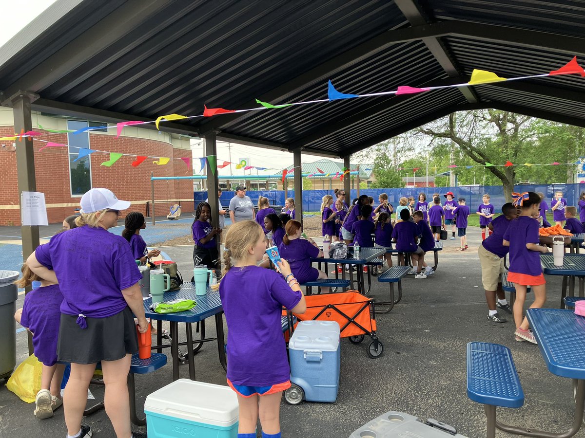 VPESPrincipal's tweet photo. It was a great day for Field Day! Many thanks to all our volunteers who made this day a huge success! https://t.co/Bpjr3Nk5Af