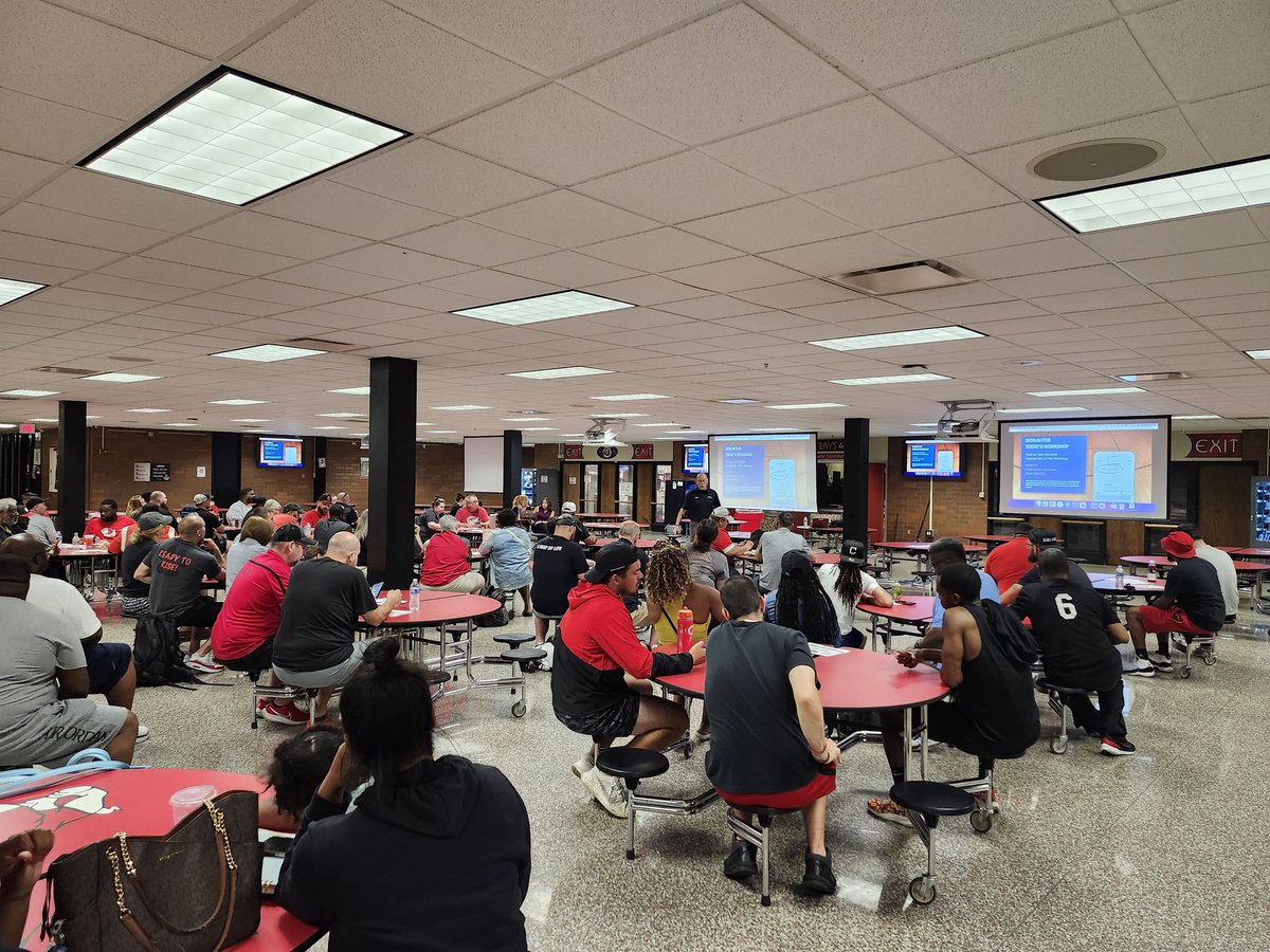 90 coaches on campus tonight to take part in @PositiveCoachUS workshop. 🔴⚫️💪 #WinWithPeople