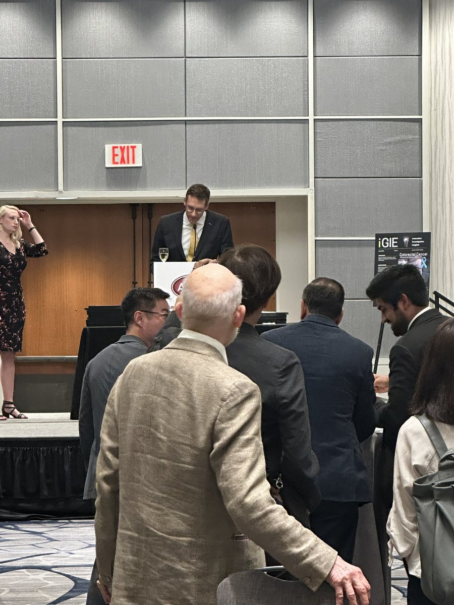 The one & only @MetabolicEndo kicking off the @ASGEendoscopy Editors reception and the awards @iGIEjournal is onwards & upwards 🔥🔥 #DDW2024 @DDWMeeting