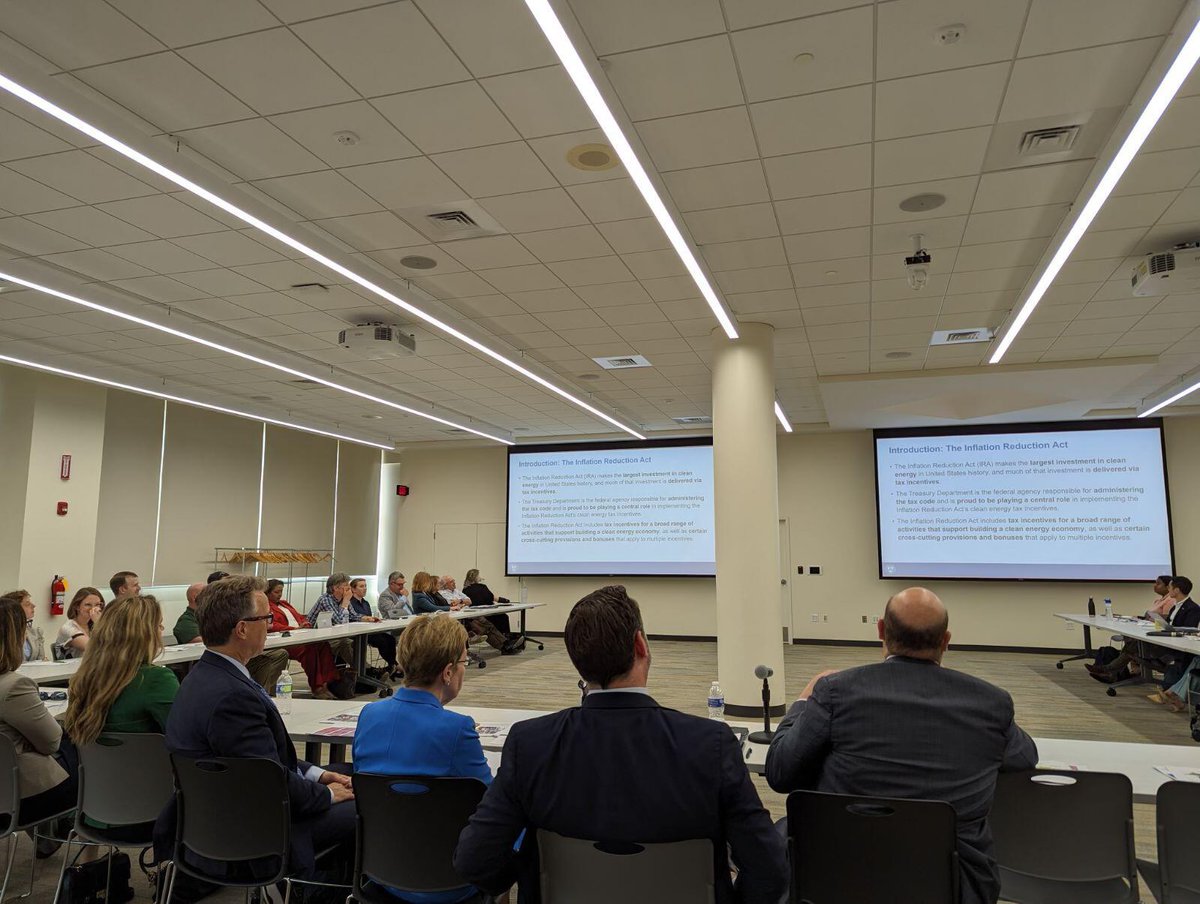 Convened representatives from @WhiteHouse, Departments of @ENERGY and @USTreasury at the @ToledoLibrary for an important discussion about benefits available through the Inflation Reduction Act. Thanks to all NW Ohio municipalities, local entities, and businesses for joining.