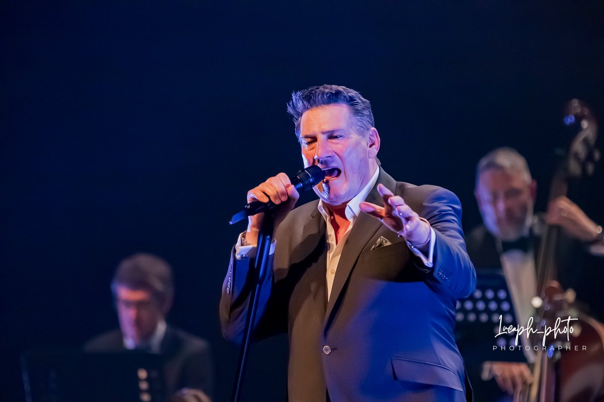 Tony Hadley - The big swing tour - Teatro Arcimboldi , Milano - 19 maggio 2024 
.
.
Milano 20/05/2024
.
.
#TonyHadley #thebigswingtour #teatroarcimboldi #tour #milano #maggio  #reportage #photojurnalism #fotografomilano #photographer #livemusicphotography #sottopalco