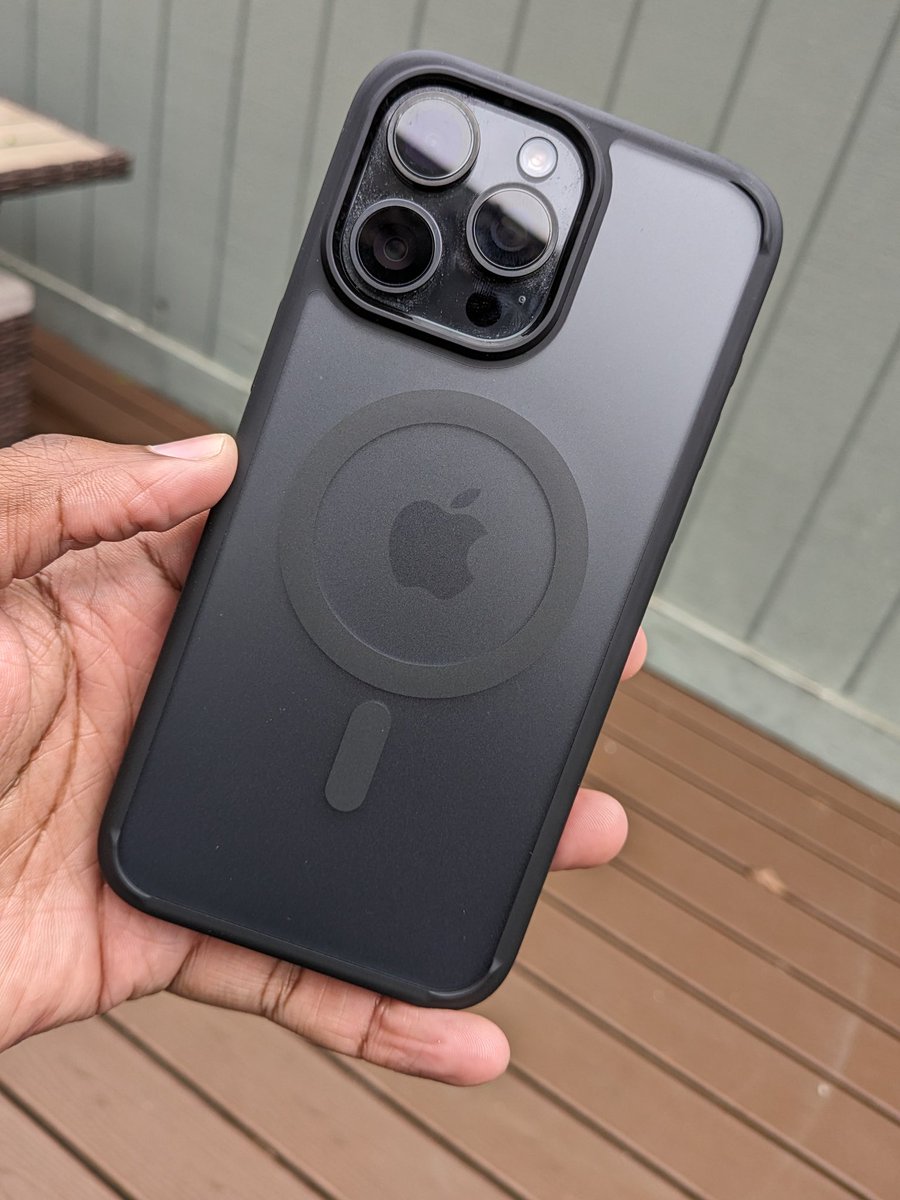 SeanMilfort's tweet image. Ditched my FineWoven case for @SpigenWorld&apos;s Ultra Hybrid last week. Loving the clear, grippy design so far! #newcase #spigen