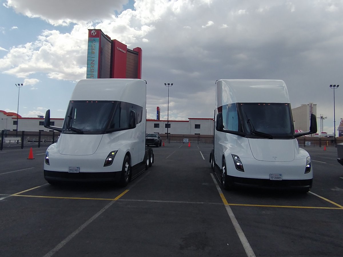 In best David Attenborough voice: "I approached cautiously; these beasts are notoriously skittish around members of the Fourth Estate!" A pair of #Tesla Semis spotted in the wild at <a href="/ACTExpo/">Advanced Clean Tech News / ACT Expo</a>!