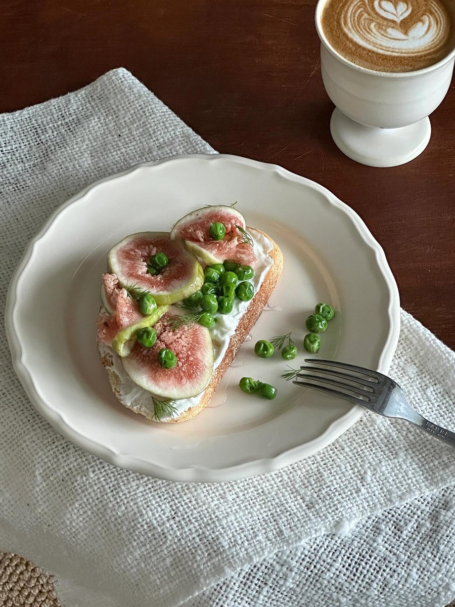 季節のエンドウ豆はとても甘く、朝食にもぴったりの野菜です。🌮