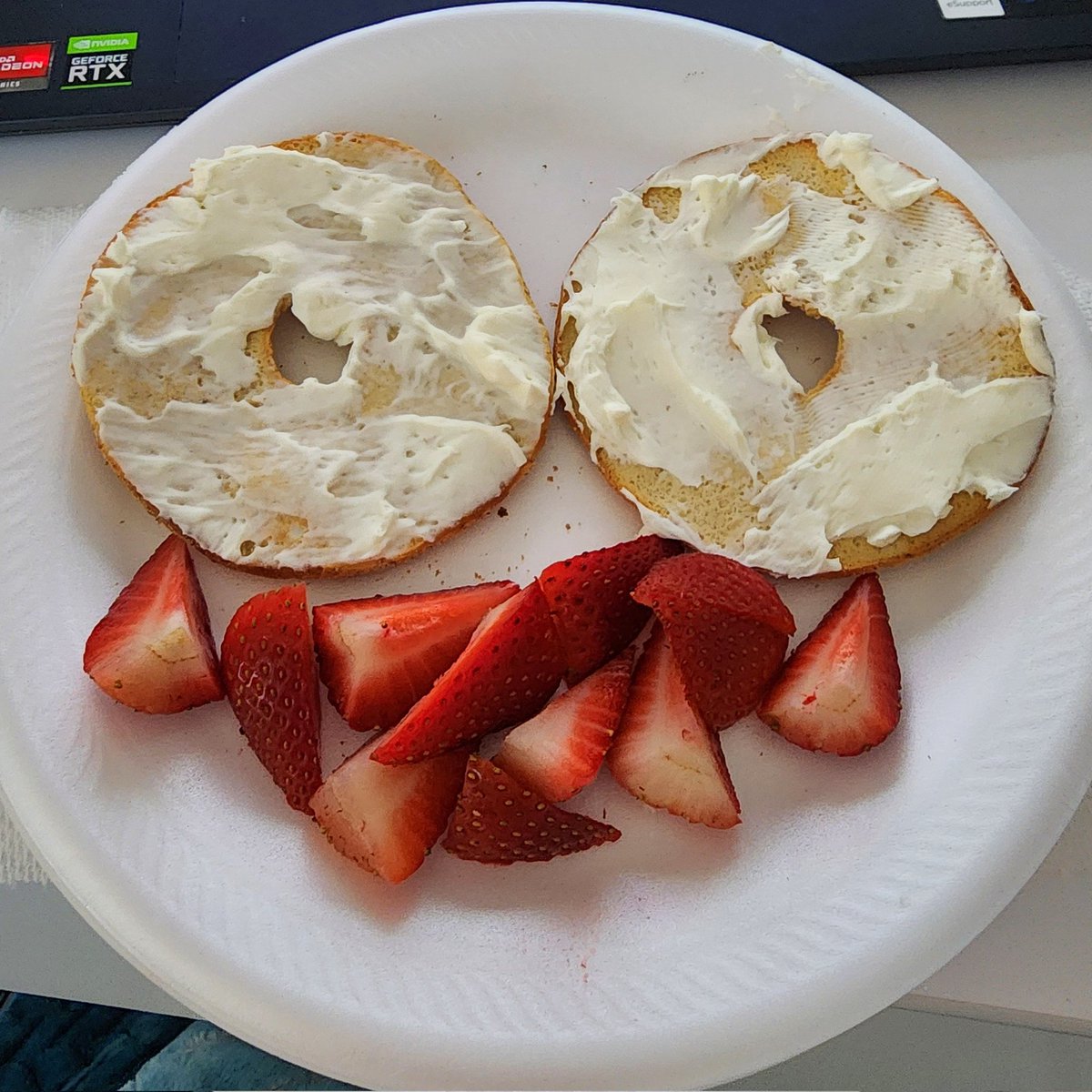 bluesummerglow's tweet photo. If you squint it looks like a face https://t.co/uLFPPq22Dv