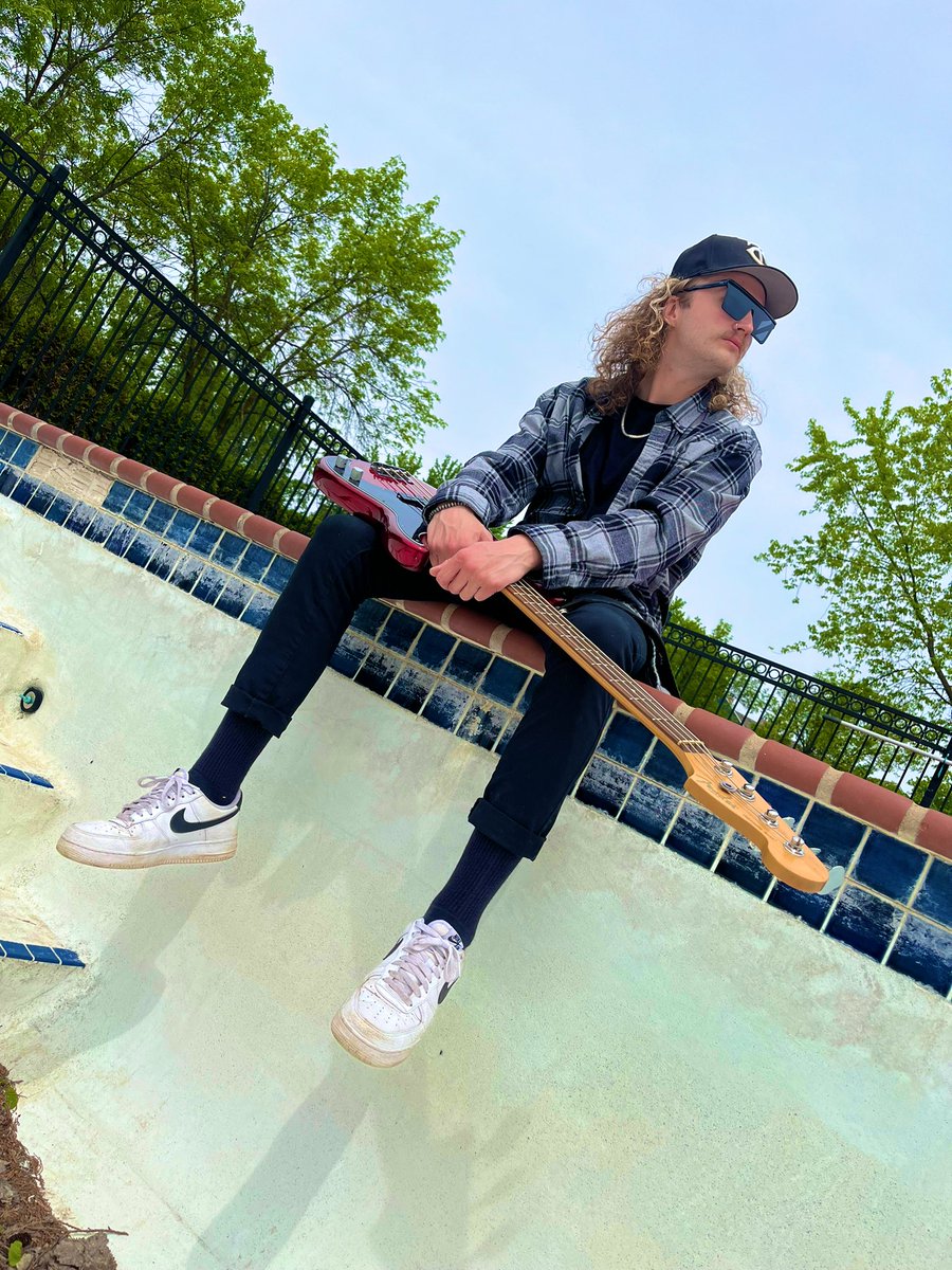 halfmoonrock's tweet photo. Teaching baby @kylekriegs how to swim today! Got those floaties out for him and his bass! 🤿🌊🐠💦 https://t.co/zH5XEANBxv