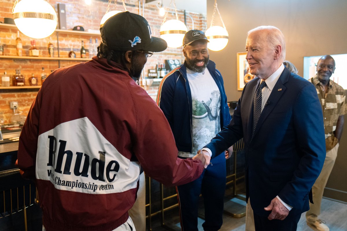 I had a great time meeting with the Crawford family and other folks from the community at their family’s local business in Detroit, CRED Cafe. Small businesses like these are the heart and soul of our communities, and we’ll keep fighting to protect them.
