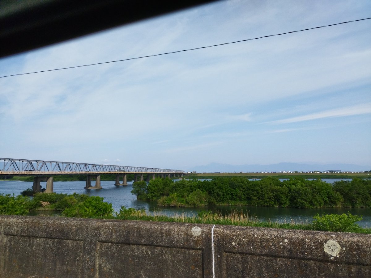 おはよございます👍
今日も天気いいですね😉
昼間は6月半ばくらいの陽気だとさ😅
熱中症対策しましょうね☺️
余談
新作トロピカル味😋
新作に弱いねん(笑)
今日のチョコ活(笑)
みなさん一日ご安全に👍