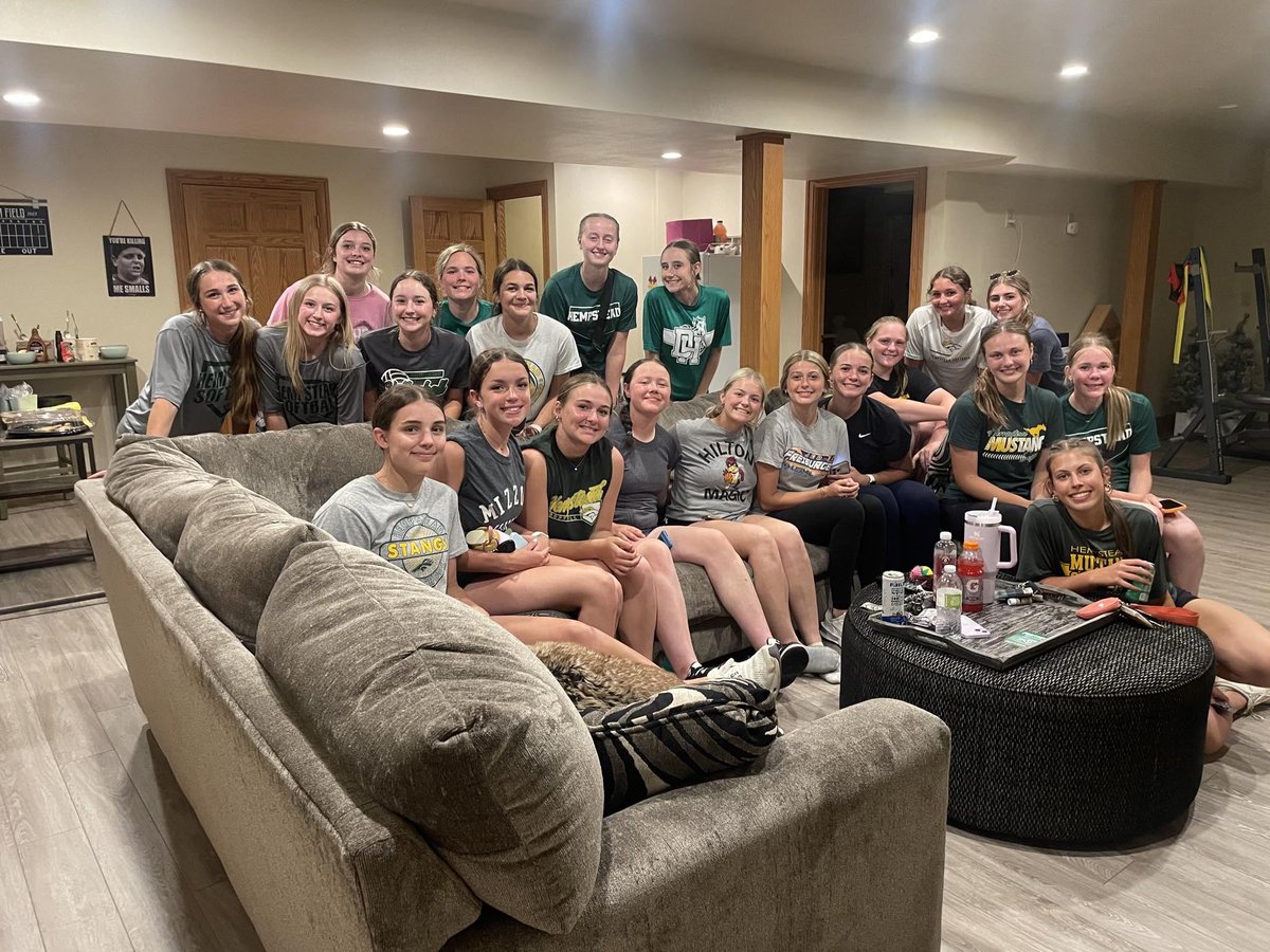 Hempstead Mustangs Softball tweet media
