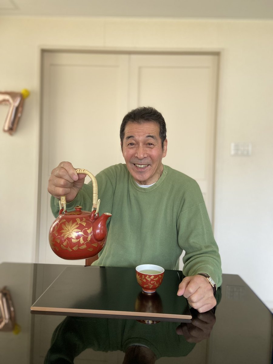 グッモー✌️今日は『国際お茶の日』。困った、今日は投稿するネタが無い。まさにこれだ“万事休す(急須)“ははは🤗