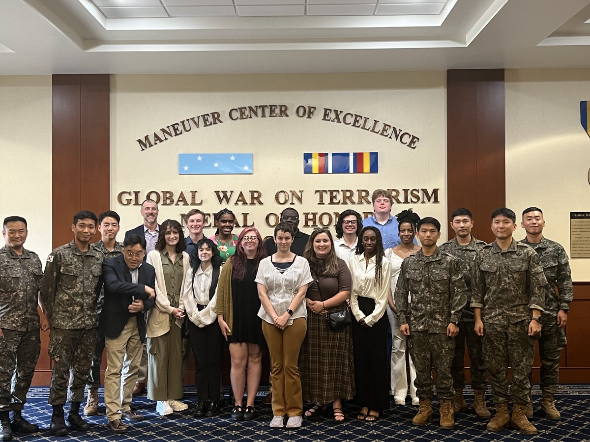 Day 1 of @CSUHistoryGP / @ColumbusState 'US and Korea Since 1950'! Today: Lunch w/ Republic of Korea officers training at @MCoEFortMoore, tour of Korean War equipment at the @ArmorCollection & Korean War exhibit at @infantrymuseum. Thanks @Hyundai &@Kia for making this possible!