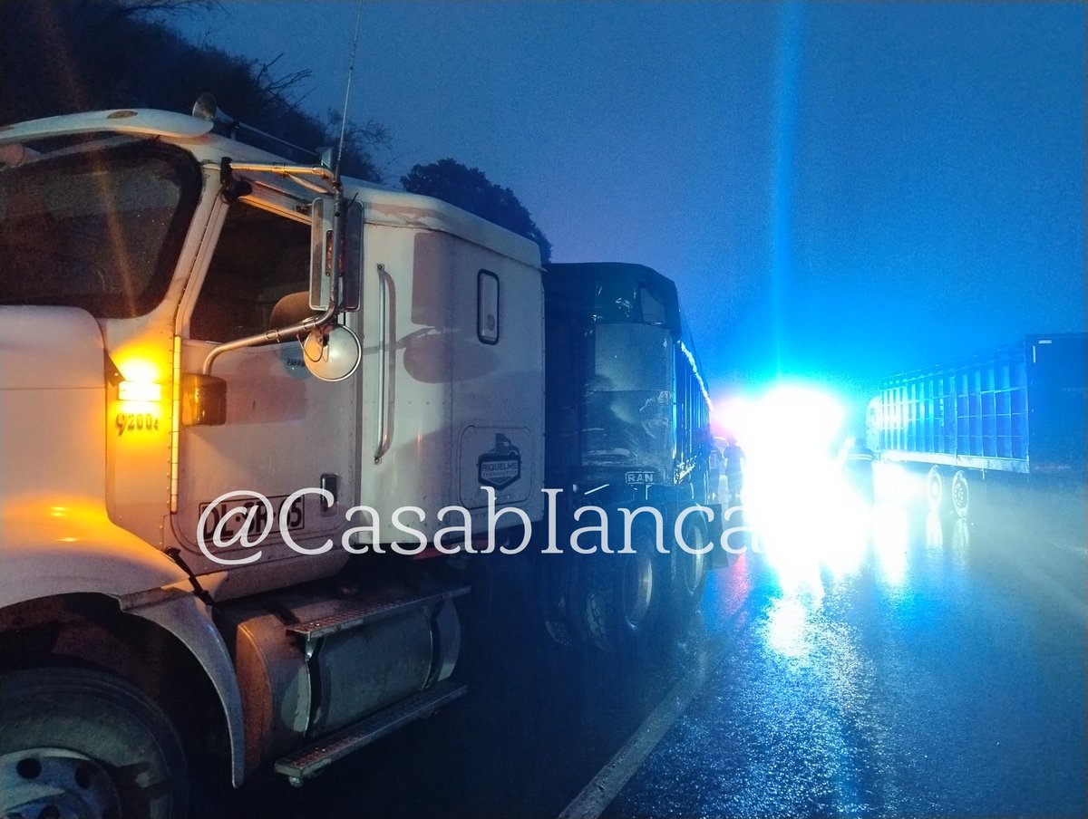 CasabIancaCI's tweet photo. #Accidente #Maríapinto #RutaF-74G km 34.9 Colisión de Camión con camioneta deja 1 fallecido, tránsito suspendido 🚒🚒 @djgraff_German @INF0SCHILE @ChileInfo5 @ViveCASABLANCA https://t.co/ITfrZS9Ex2