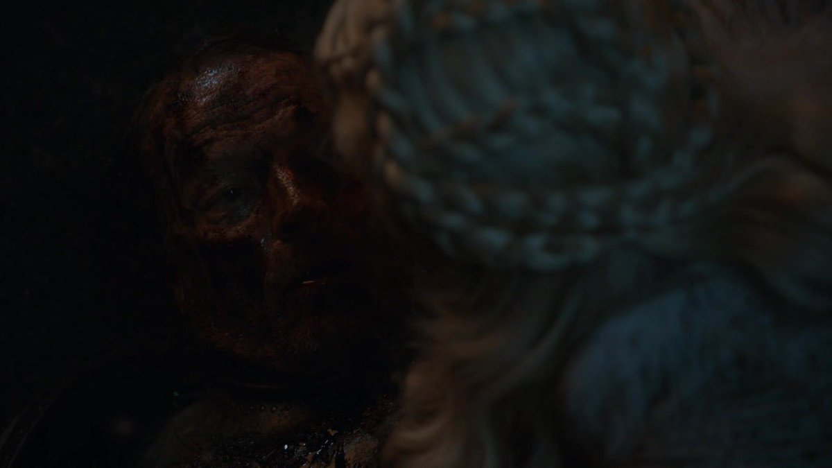 a morte de jorah mormont defendendo daenerys targaryen foi triste 

mesmo ferido, ele persistiu na batalha, demonstrando sua total devoção e lealdade à khaleesi 

sua coragem e sacrifício foi testemunho do vínculo profundo que ele compartilhava com daenerys 

😭