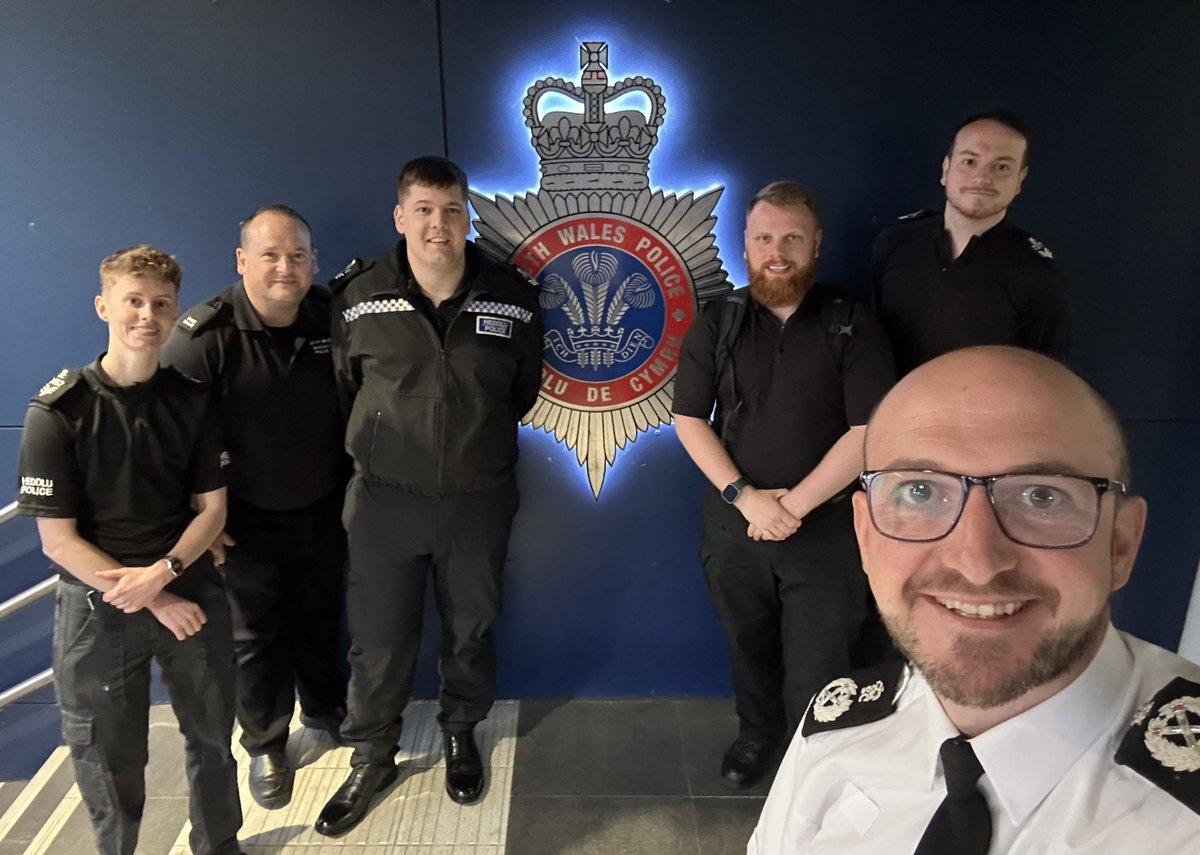 Dale Cartwright (@drdcartwright) on Twitter photo Our Special Sergeants provide much valued frontline #leadership to our #volunteer police officers ๐ฎ
It was great to catch up with them at HQ tonight for a very insightful discussion on the challenges of their role & to update them on what <a href="/swpolice/">South Wales Police</a> is doing to support them ๐ค Our Special Sergeants provide much valued frontline #leadership to our #volunteer police officers ๐ฎ
It was great to catch up with them at HQ tonight for a very insightful discussion on the challenges of their role & to update them on what <a href="/swpolice/">South Wales Police</a> is doing to support them ๐ค