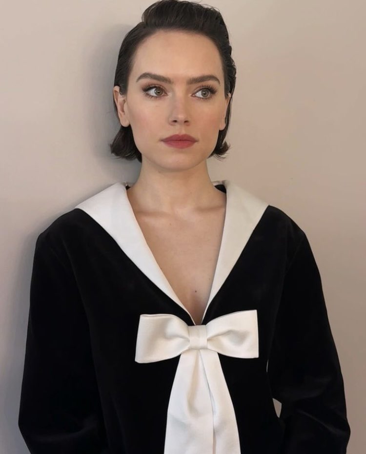 📸 | Christopher Naselli via Instagram.

Daisy Ridley para a press do filme 'Young Woman and the Sea'.