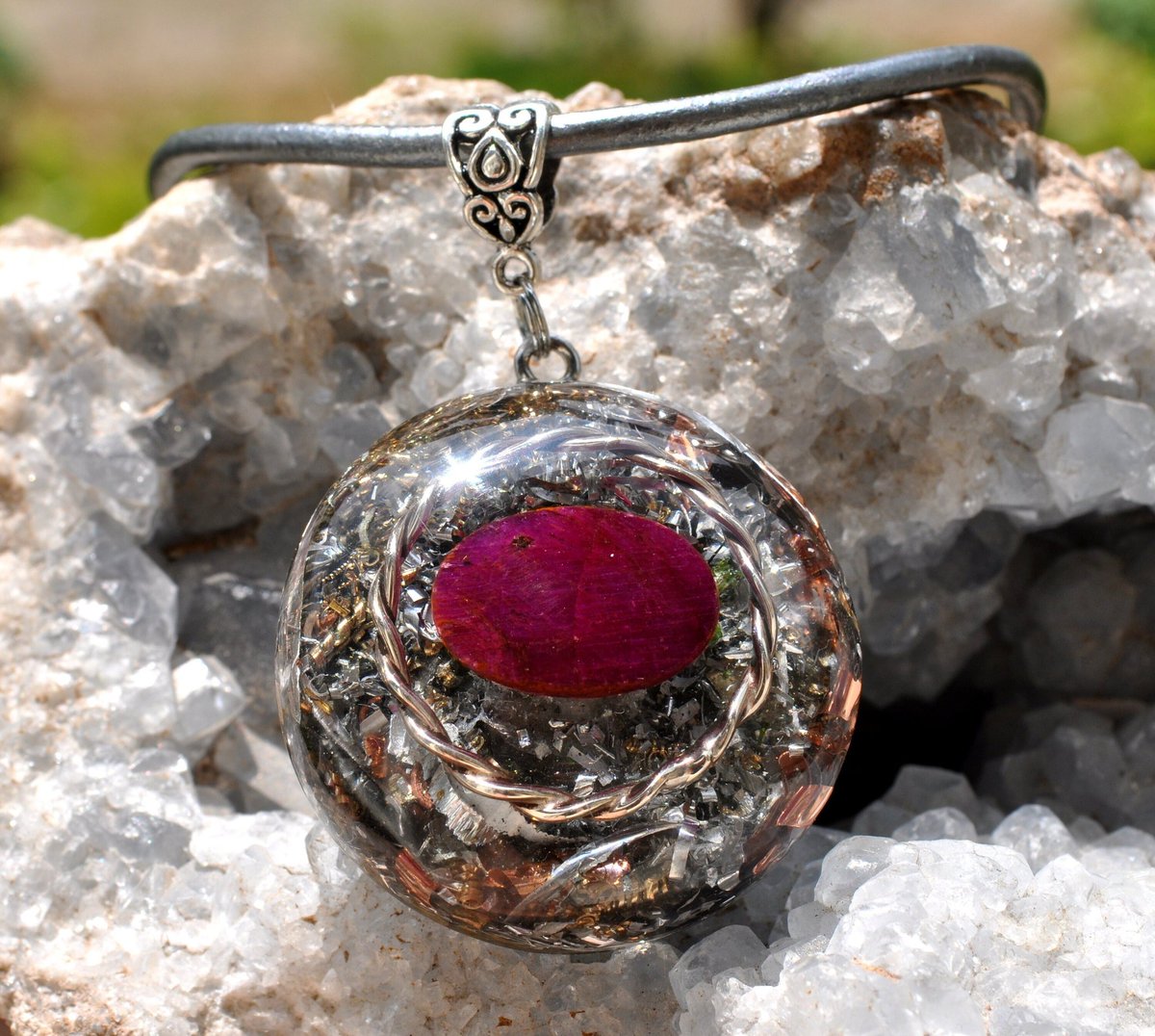 Red Ruby within sterling silver Tensor Ring. Also lots of metal shavings, noble Shungite, Selenite, Rhodizite crystal, black Tourmaline and clear Quartz in the back ✨ #orgonite #orgone #orgonitependant #emfharmonizer #emfprotection  #wilhelmreich