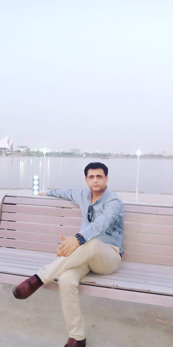 AtifJavedAtif's tweet photo. کچھ دیر اُس نے آنکھ کی وارفتگی سُنی
پھر یوں ہوا کہ اُس کا بدن بولنے لگا 
عاطف جاوید عاطف

#atifjavedatif_traveldiary 2018 #dubai https://t.co/aua5DlS84J