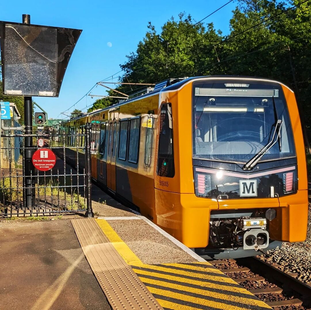 Was rather thrilled to catch a glimpse of a new metro on a test run through Monkseaton this evening ~ looking forward to getting on one soon(ish)!? @my_metro

#metro #nexus #monkseaton #livingbythewater