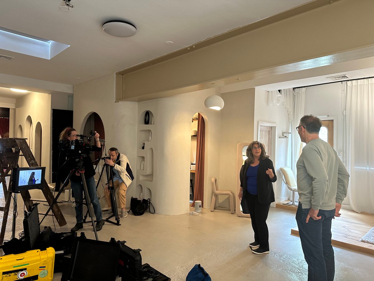 Behind the scenes at filming day for WETA's Reading Universe website with Joan Sedita! Learn more about this incredible website and its free resources for educators here: buff.ly/3UQkegZ. #keystoliteracy #weta #readinguniverse #literacyresource #freeliteracyresources