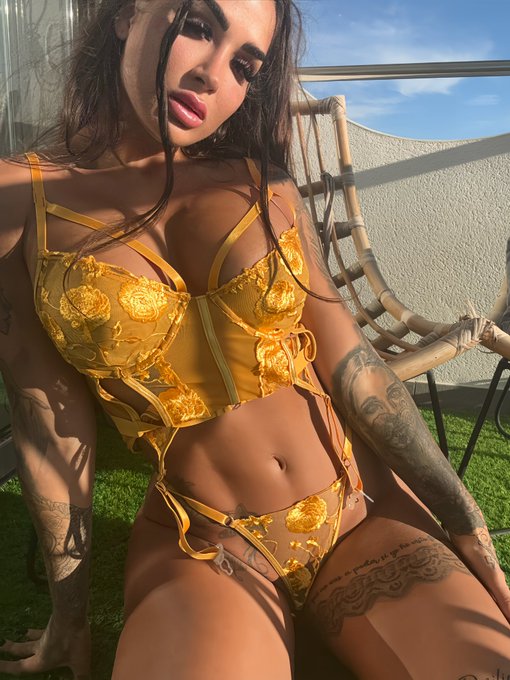 🔥🔥🔥🔥🔥 morrrr me duermo 🖤 https://t.co/i2pOBU2LG9