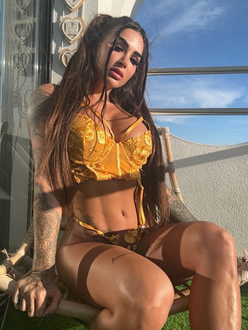 🔥🔥🔥🔥🔥 morrrr me duermo 🖤 https://t.co/i2pOBU2LG9