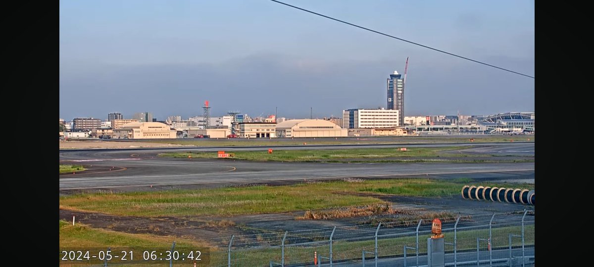 6時頃、カメラ動かしたときには無かったのに💦
6:30には⚽乗ってた😂
#福岡空港ライブカメラ
#福岡空港
#新管制塔