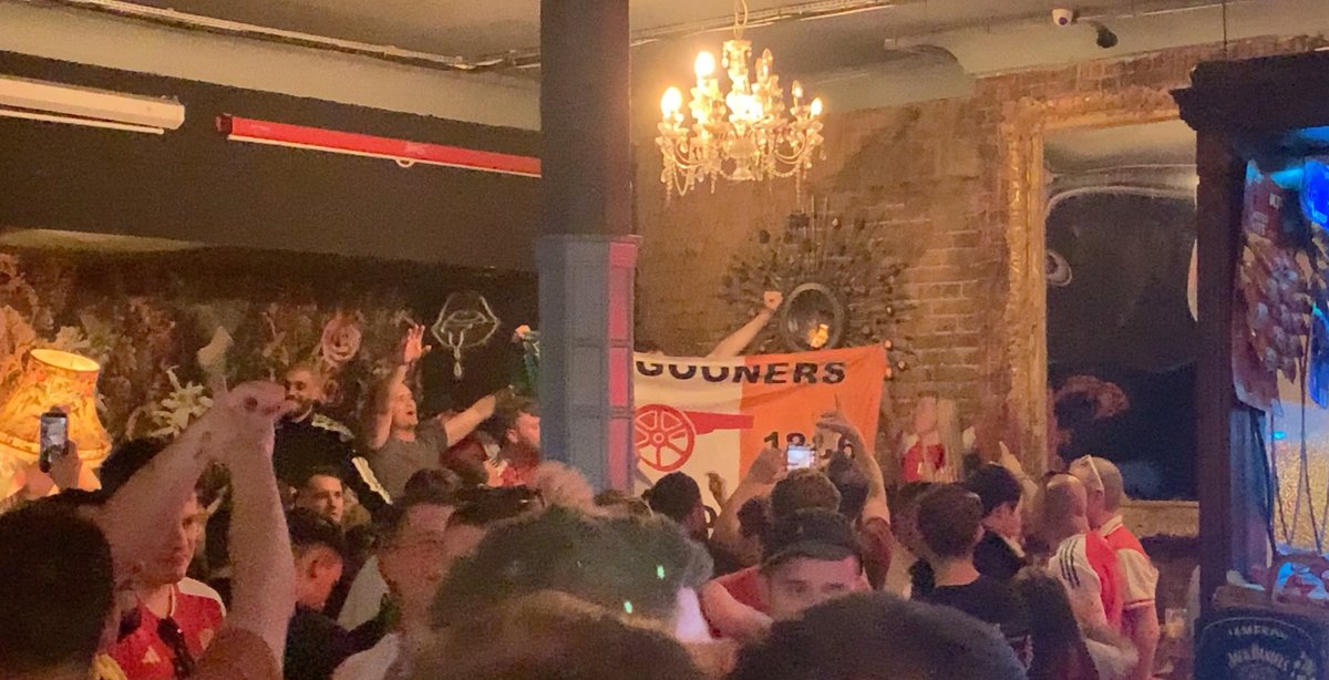 PDENY2's tweet photo. This your mob enjoying themselves in the Blackstock at the weekend @ArsenalFCIrish ? https://t.co/qkMHJg9Z14