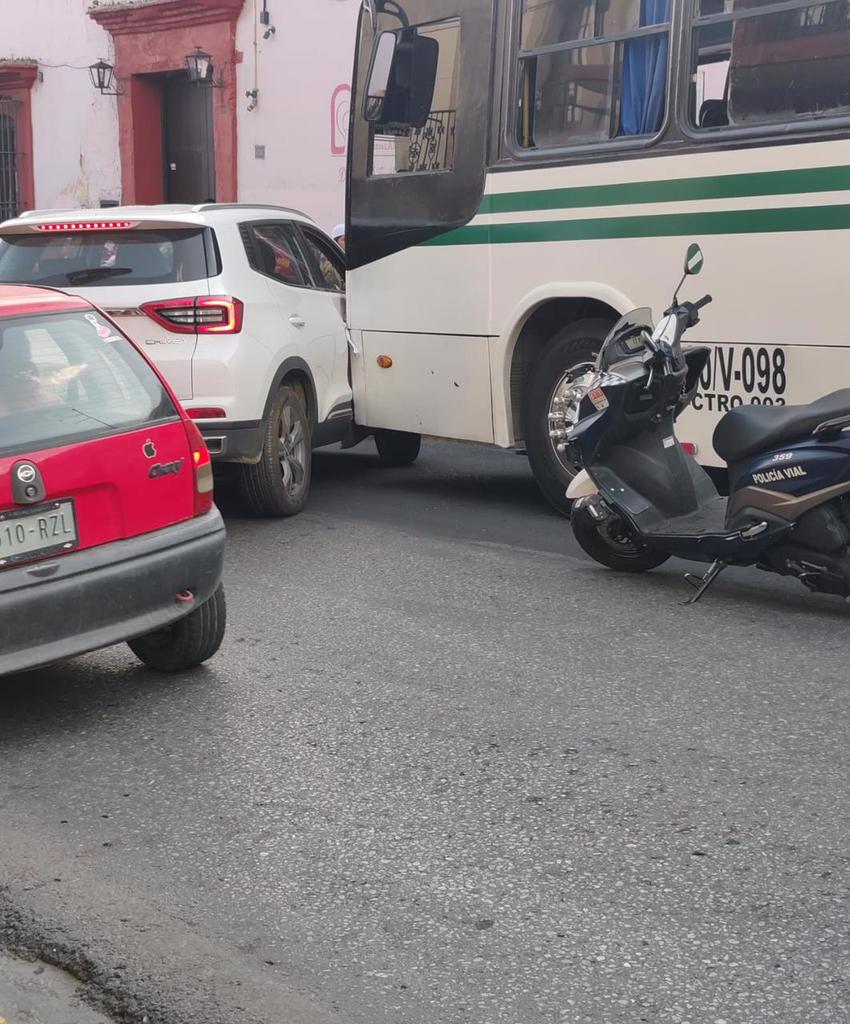 #RivacVial Accidente vial sobre Tinoco y Palacios casi esq. Matamoros, carga vehicular en la zona #precaucion conductores #Oaxaca