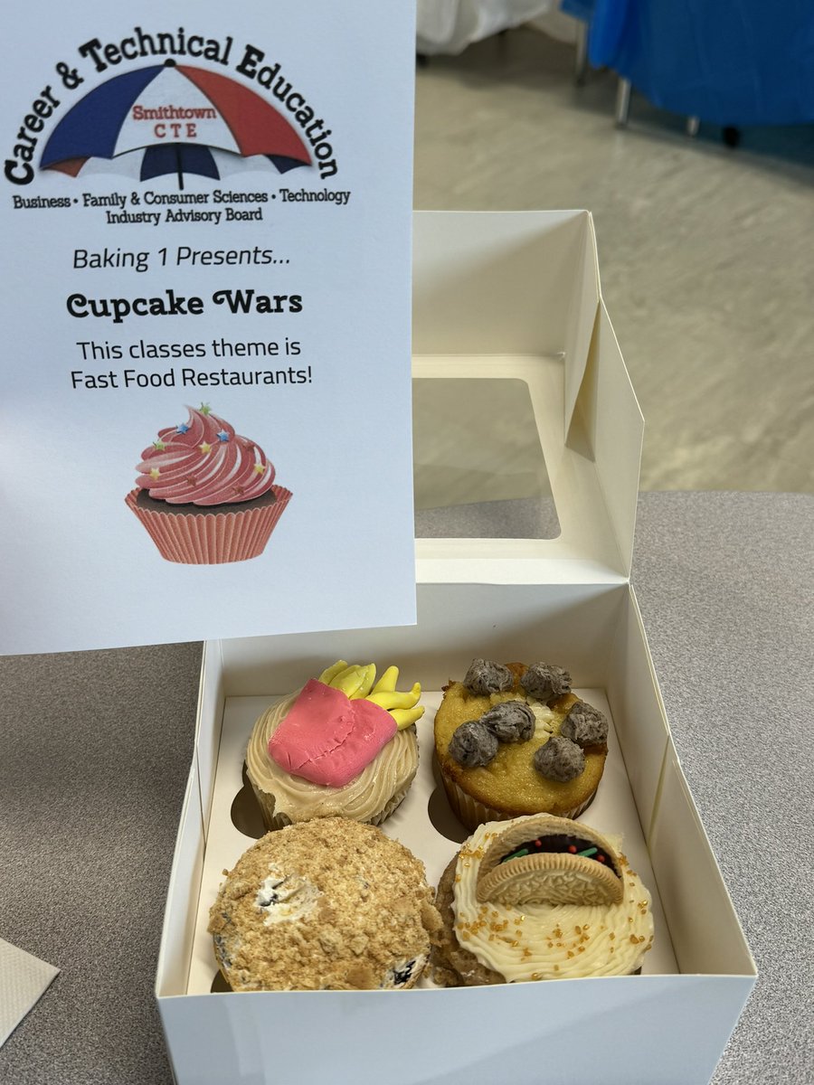 MrElsesser's tweet photo. Warm temperatures are in the air and that means that our #HSWBulls Baking Class rolled out another edition of #CupcakeWars! Fast food was the theme! It was truly a creative, fun and tasty effort by all! #believe https://t.co/m2NV5ixpDf