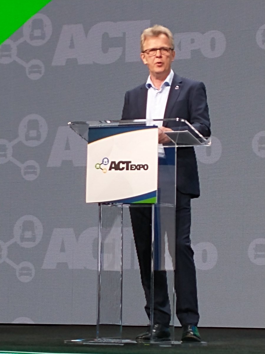 kginalex's tweet photo. @VolvoTrucks President Roger Alm warned @ACTExpo attendees a carbon dioxide price and a "massive amount" of charging stations were needed for the electrification of #trucking. https://t.co/YQLMSdZKon