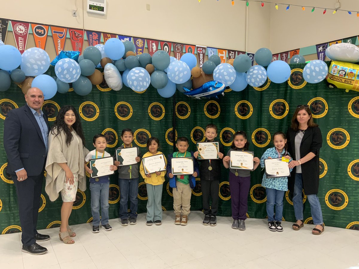 🏅Awards Assembly 
🐻 1st grade classes 💚

#AllmeansAll #GUSD #GUSDProud #TrustAndGrown #greenfieldguarentee

@zjgalvan @LCortezGUSD @GUSDFACE @BrownBearPRIDE @VillagomezMyra