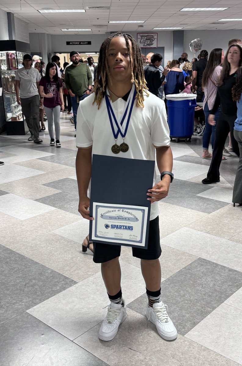 2028 Stafford Va Middle school athlete of the year!! @Dj_Jarrett08 .. @UANextFootball All American! 11.2 100m .. middle school record holder 18.6 Long jump .. middle school record holder @dhglover @EdOBrienCFB