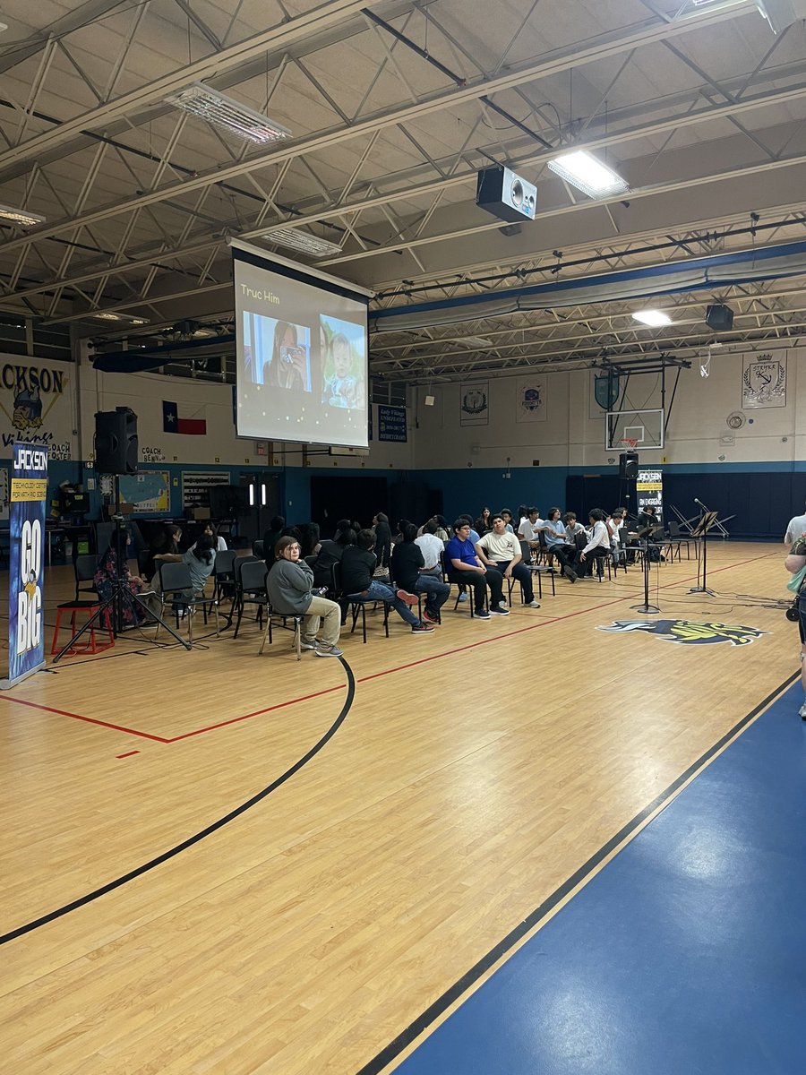 Jackson middle school AVID graduation ceremony is packed full of proud parents and students. @AnnMulvihill @gisdnews @GISDTLD @gisdmagnets @JTCAVID @Jackson_Vikings