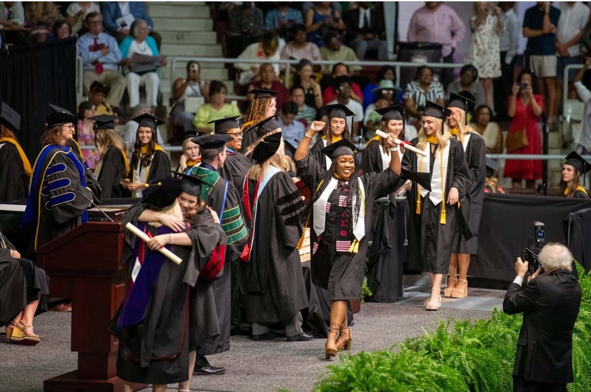 Can’t fight the post-graduation feeling! 🎉🎉🎉 #missionaccomplished #uamschp