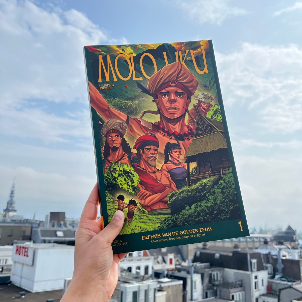 In Molo Uku – Erfenis van de Gouden Eeuw laten auteur Erno Pickee en illustrator Harits Farhan de zwarte pagina’s van onze geschiedenis zien. 
buff.ly/3yoRc0C