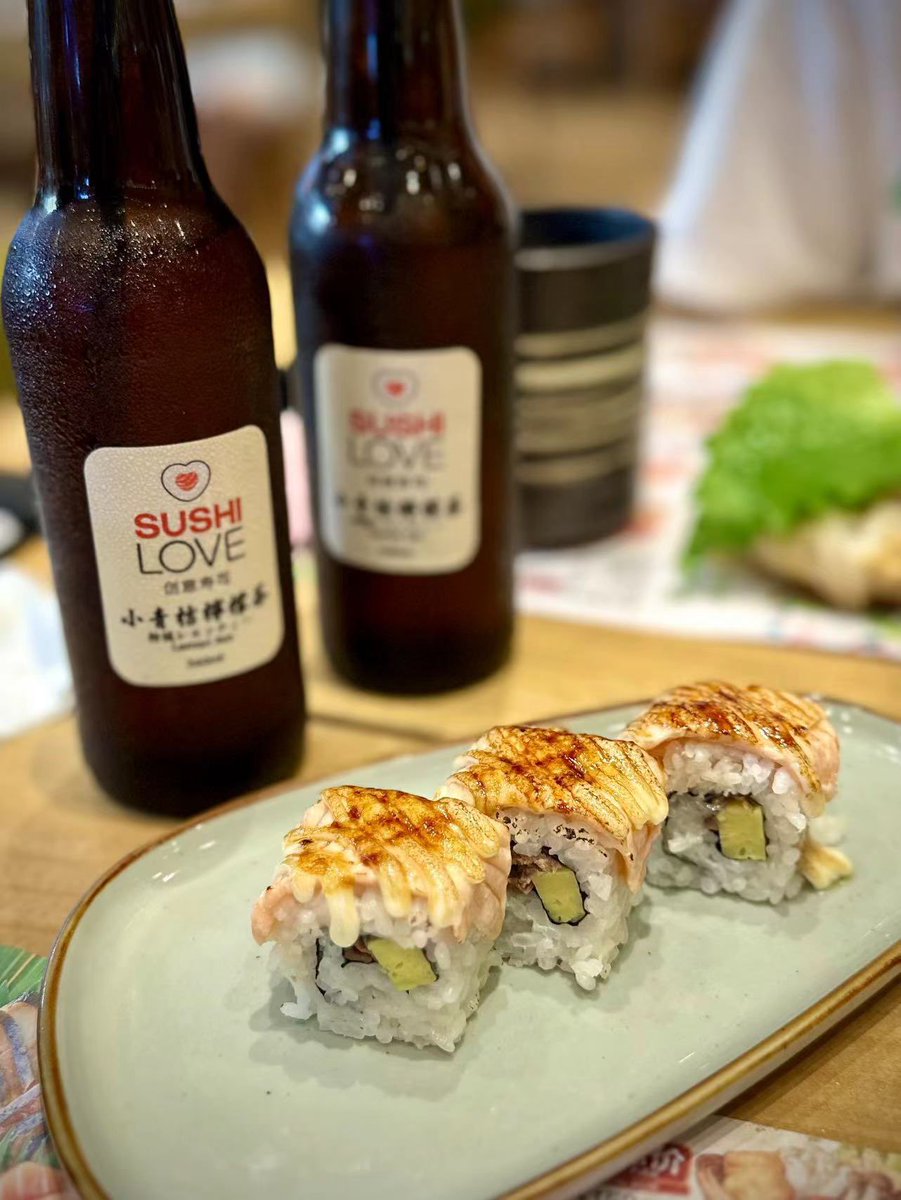 Lunch with colleagues today was perfect—delicate portions of #sushi and #sashimi! 🍣🍱 Who knew #Guangzhou had so many amazing #Japaneserestaurants? They love it just as much as I do! 😋✨