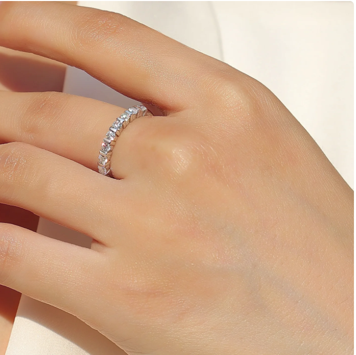 SmartTechPro4's tweet image. 4a172a-60.myshopify.com/products/moiss…💍✨ Want a stunning ring without the high cost? Moissanite rings sparkle like diamonds but are more affordable and eco-friendly. Discover their beauty today! #Moissanite #EcoFriendlyJewelry #Moissanite #EcoFriendlyJewelry #SparklingChoice