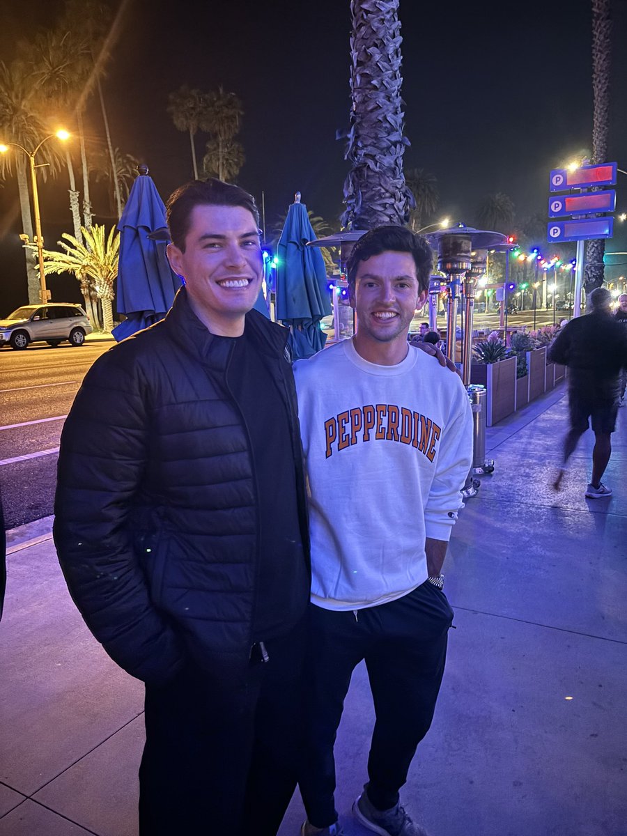alexfbaflips's tweet photo. Day 15/30 of the OA Challenge

When @flips4miles is in town and wants an OA/ skool dinner, you show up. We all got 20% richer from this and it was a deductible 🤑📈 https://t.co/iN00keKoTE