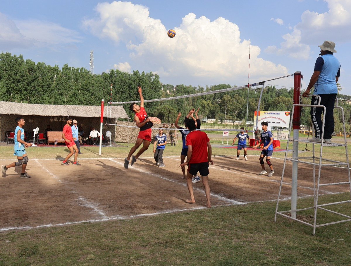 #IndianArmy organized a #Volleyball tournament at ALG, #Rajouri to engage local youth and promote sports. Asan Club won, with Mohammad Irfan being the best player, giving a boost to Army-community relations.. #AwaKiFauj . . . . #RajivGandhi Defund the UN पावन जयंती Jamie Dimon