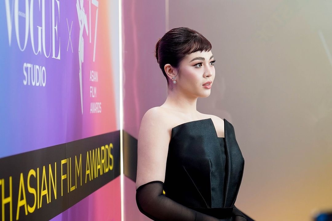 Throwback of WinElla attending the 17th Asian Film Awards (AFA) in Hong Kong. 'Under Parallel Skies' is the first romance film from the Philippines which had its world premiere at AFA. Catch this exciting film collaboration in cinemas near you: Thailand - Now Showing Laos -