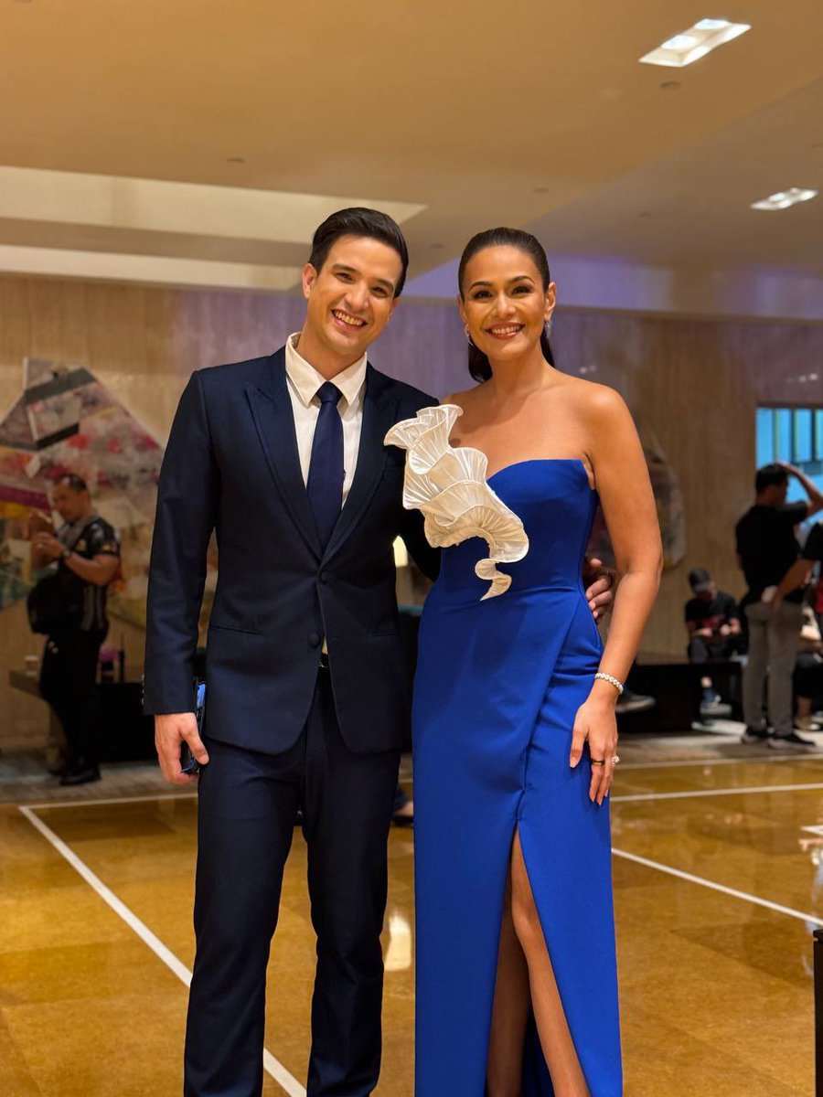 cornerstone_ofc's tweet photo. Markki Stroem together with Iza Calzado hosted the event of the newly #mWellUnboxed Mind Health Score Feature #mWellRing and #mWellWatch held at the Grand Hyatt, BGC.
#MarkkiStroem
#CornerstoneArtist https://t.co/YxsgIBpOXH