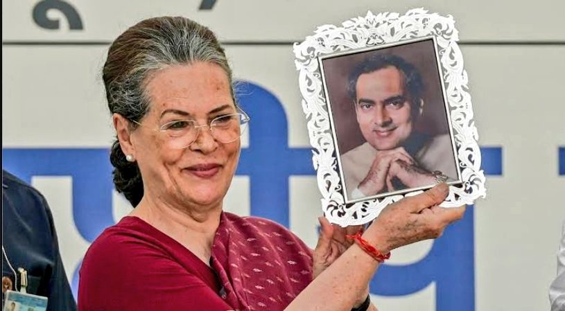 “I have spent more time in this country without Rajiv Ji than the time I spent with him Rajiv Ji was everything to me” 💔 — Sonia Gandhi Ji #RajivGandhi