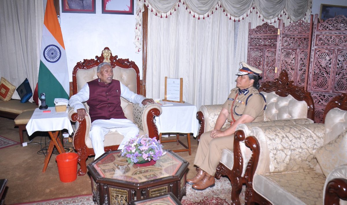 MeghalayaGov's tweet photo. #NewlyAppointed Director General of Police #DGP of Meghalaya, Smt. Idashisha Nongrang, IPS yesterday paid a courtesy #CalledOn the Hon’ble Governor of Meghalaya, Shri. Phagu Chauhan Ji at Raj Bhavan, Shillong @DiprMeghalaya @MeghalayaPolice (https://t.co/ryksnEZiIq) https://t.co/h24QIoo9UH