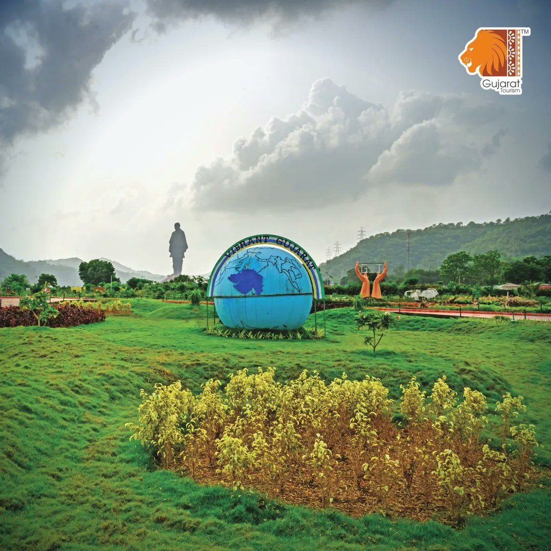 Experience the unimaginable beauty of over 22,00,000 flowering plants spread across 24 acres of land near the river Narmada, with the grand backdrop of the Statue of Unity. This is one of the most popular modern destinations of Gujarat and is a must visit when Gujarat beckons.