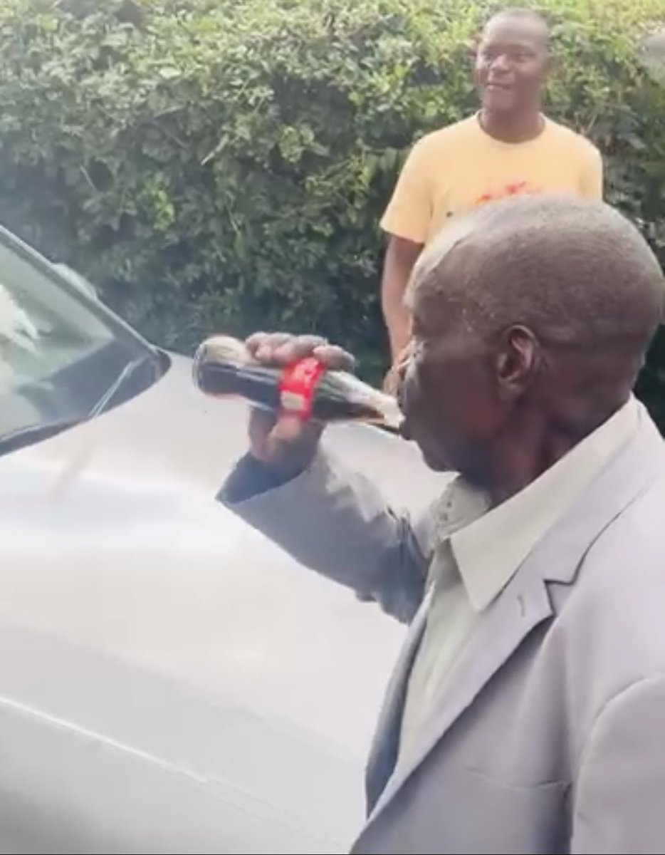 Video Grandpa Using Coca-Cola to perform his rituals to Protect their car!🤭Watch👇🏽