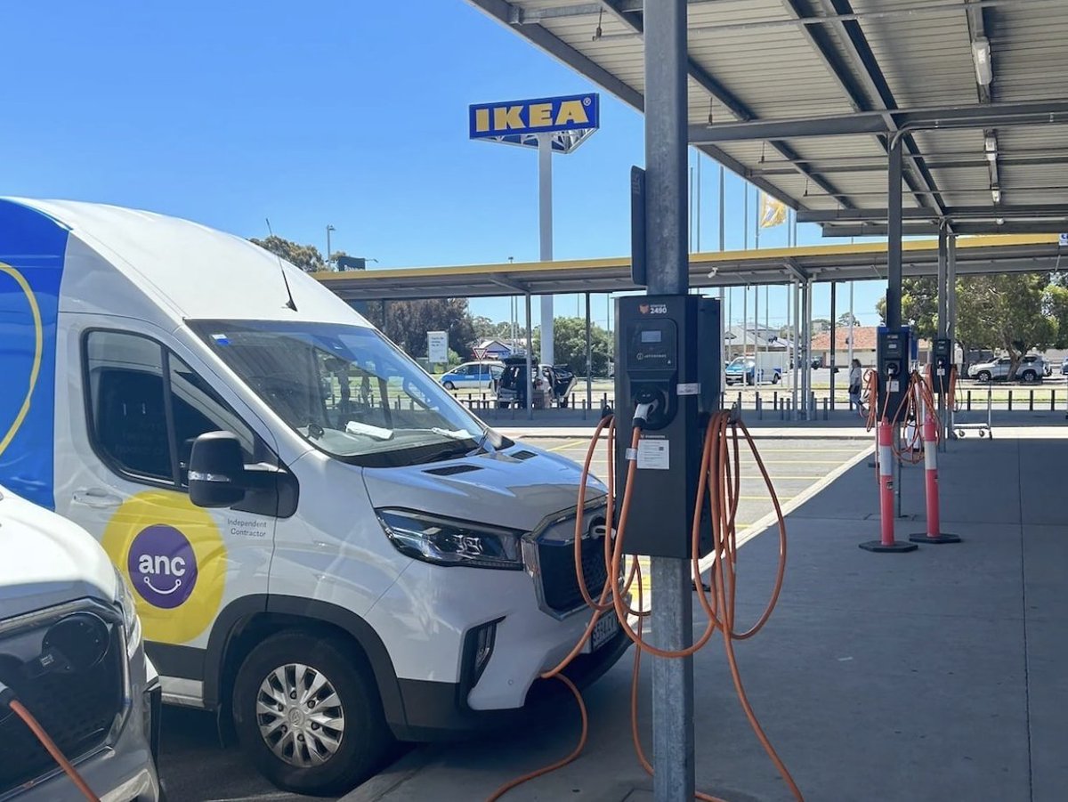 Kudos to @IKEA for investing in dedicated EV chargers for delivery fleets! 🔋 This is a big step for centralized companies in the sector, but the high costs and coverage challenges still remain 🌍⚡️ At PowerPod, our decentralized mobility energy network can address these