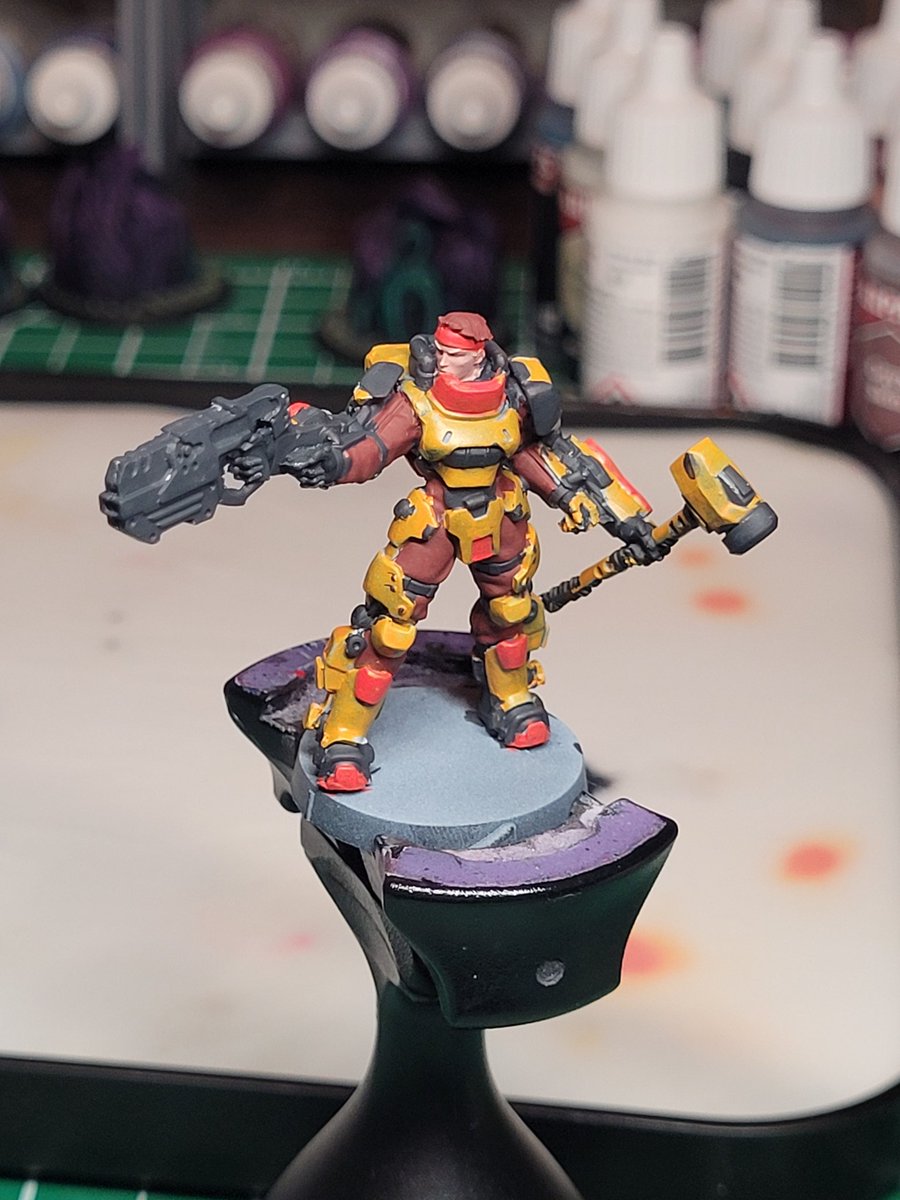 Slapped a quick and dirty (and kinda sloppy) first coat on a Digger

#hobbystreak 384
#infinitythegame