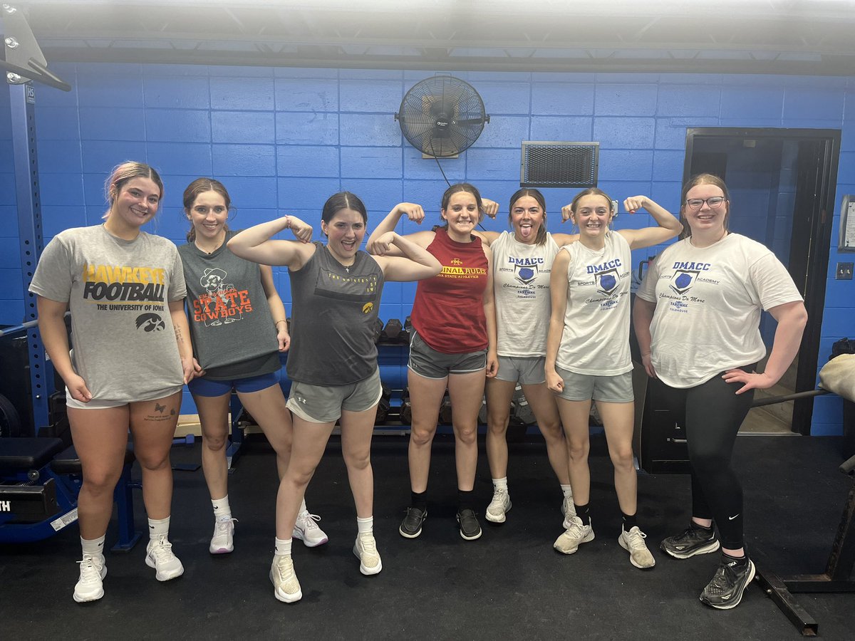 East Union Softball (@eastunionsb) on Twitter photo Todays theme: Favorite college team🤩🦅
Had some girls join Coach Sara in supporting the <a href="/DMACCsoftball/">DMACC Softball</a> girls at the national tournament today 🐻 Todays theme: Favorite college team🤩🦅
Had some girls join Coach Sara in supporting the <a href="/DMACCsoftball/">DMACC Softball</a> girls at the national tournament today 🐻